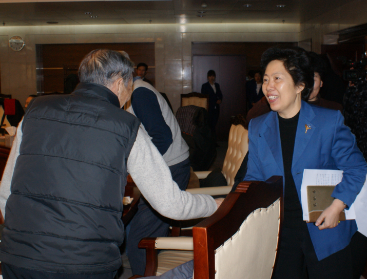 ���ɾ�����(w��)���z���L�c��ͬ־�H�н�Մ