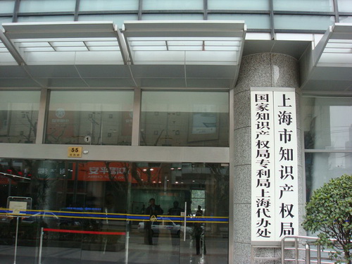 �����A���񹲺͇���������