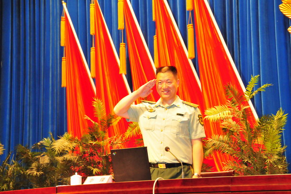 李隆:危難中顯本色 平安中見真情