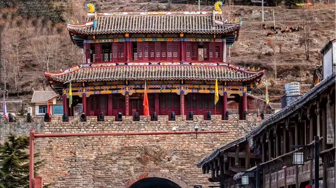 ���˃�Ů�ڽ�����ͦ������